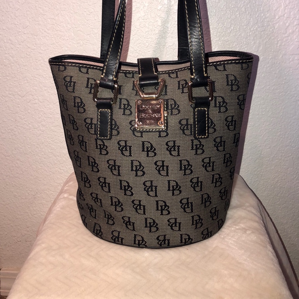 Dooney & Bourke bucket purse